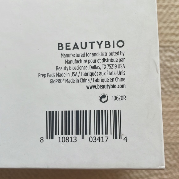 GloPro Microneedling Rejuvenation Tool box is distressed but sealed - Picture 4 of 5